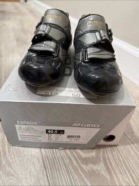 Giro womens Espada Cycling Shoes in Charcoal and Titanium